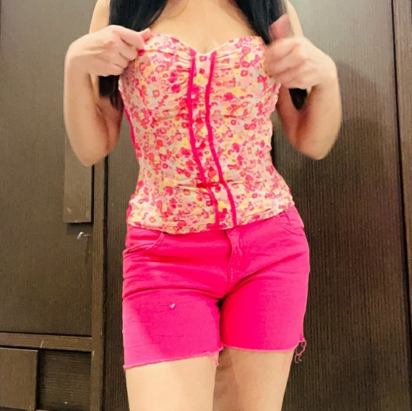 Pink denim shorts - Picture 2 of 4